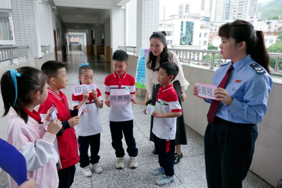 税润童心  筑梦未来——万盛小学税法进校园暨“六.一”游园嘉年华庆祝活动 第8张