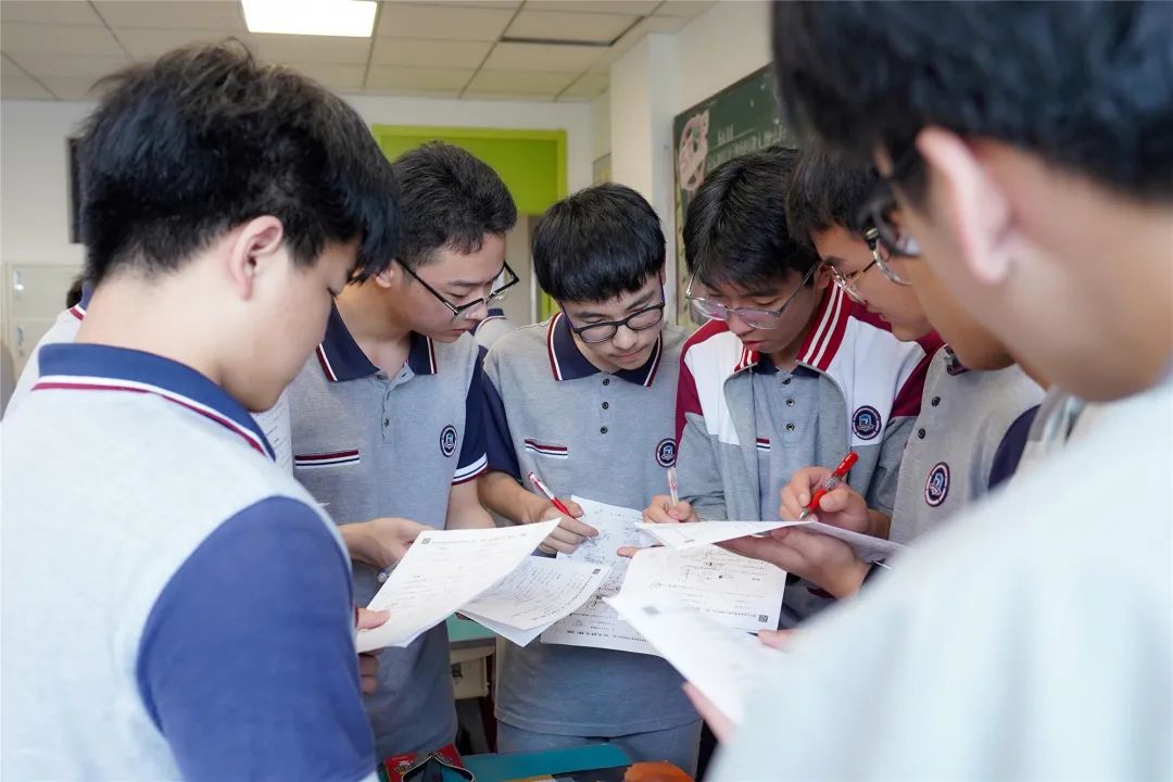 中考没上一批线,高考剑指重点大学!这所高中的目标墙亮了,他们的底气从何而来 第8张