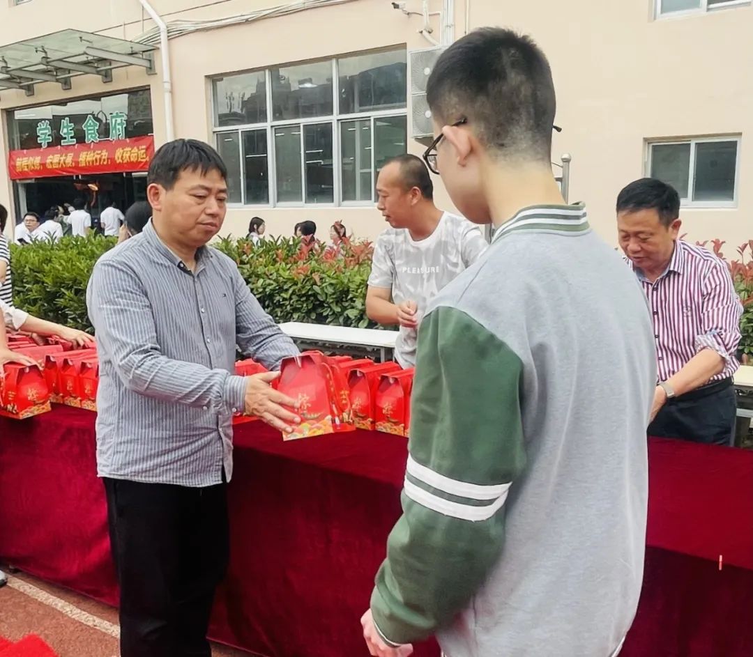 “糕粽”助力甜蜜陪迎高考 | 台州市振华高级中学 第7张 “糕粽”助力甜蜜陪迎高考 | 台州市振华高级中学 第7张
