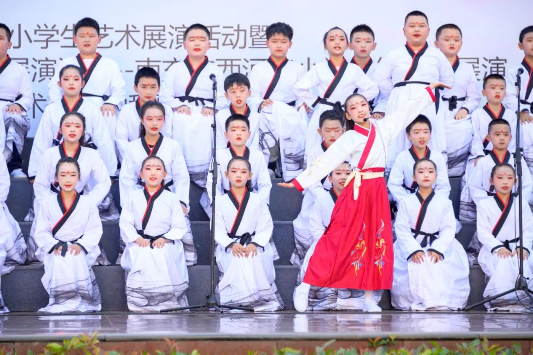 南充市西河路小学:童年印象 艺美繁春——第二十四届校园艺术节暨学科融合成果展演 第46张 南充市西河路小学:童年印象 艺美繁春——第二十四届校园艺术节暨学科融合成果展演 第46张