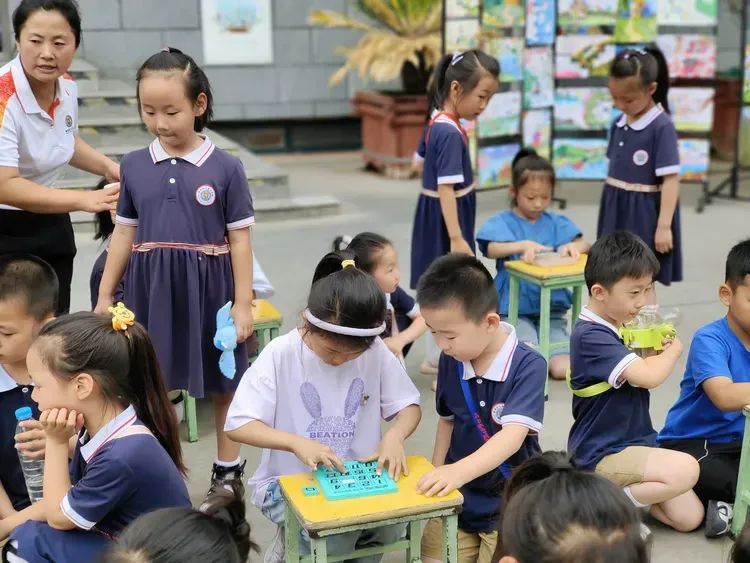 【向阳动态】初探小学 共赴成长——运城向阳学校师生迎接幼儿园小朋友到校参观体验 第32张