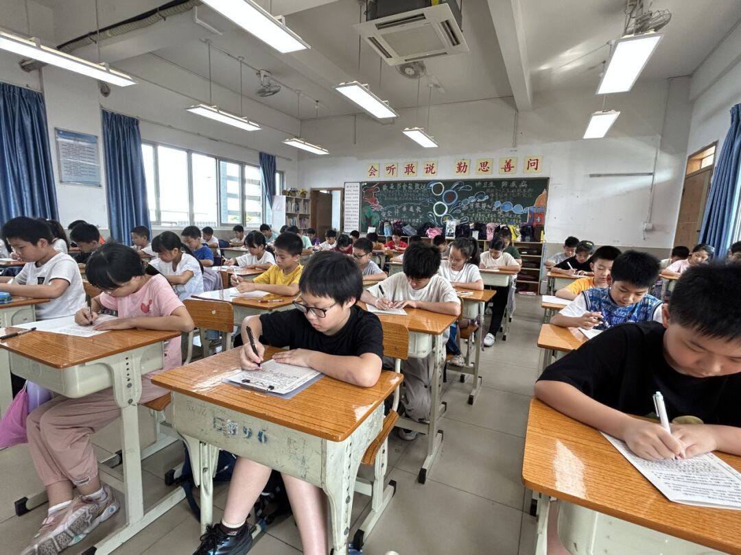 书香拼墨痕 妙笔书感悟 ——罗沙小学开展生命教育感悟现场作文竞赛活动 第10张 书香拼墨痕 妙笔书感悟 ——罗沙小学开展生命教育感悟现场作文竞赛活动 第10张