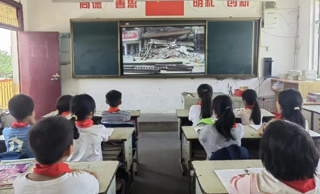 学习安全知识,筑牢安全防线——白蚬中心小学开展“安全生产月”主题班会活动 第4张