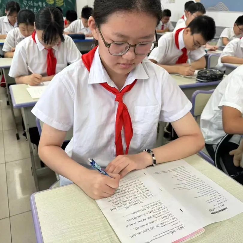 【故城县郑口第三小学·教学】以评激趣展风采 以评促学共成长——故城县郑口第三小学举行英语乐评活动 第15张 【故城县郑口第三小学·教学】以评激趣展风采 以评促学共成长——故城县郑口第三小学举行英语乐评活动 第15张