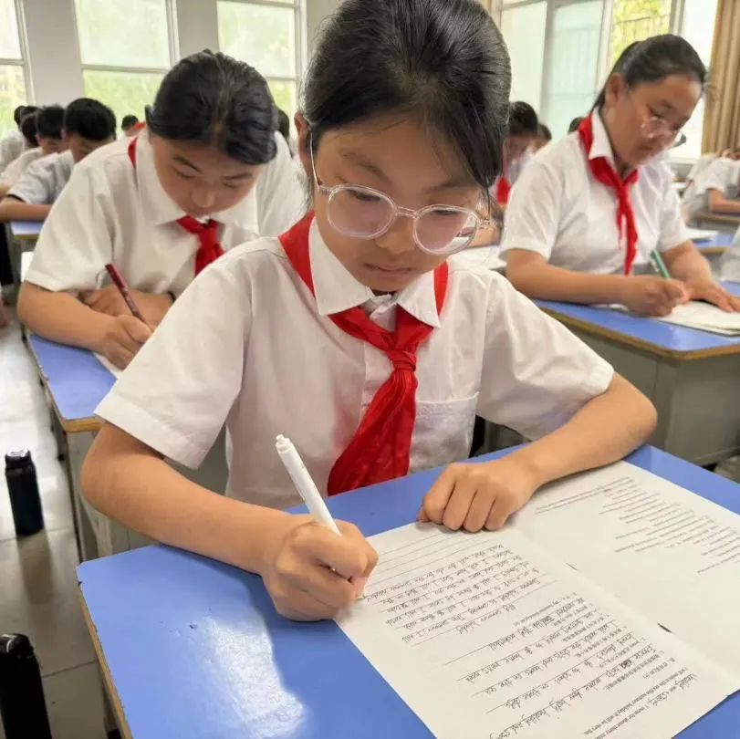 【故城县郑口第三小学·教学】以评激趣展风采 以评促学共成长——故城县郑口第三小学举行英语乐评活动 第7张 【故城县郑口第三小学·教学】以评激趣展风采 以评促学共成长——故城县郑口第三小学举行英语乐评活动 第7张