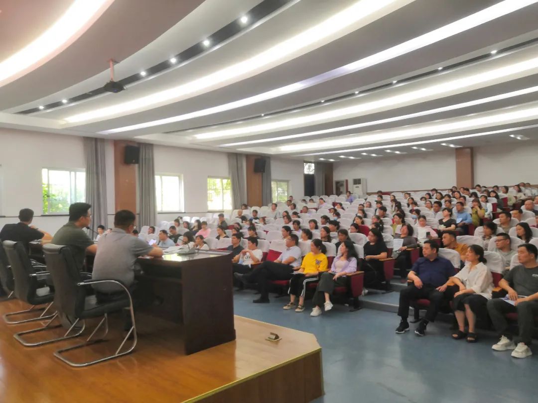 仪征市大仪中学召开2024中考考前家庭教育指导和中考志愿填报会 第1张