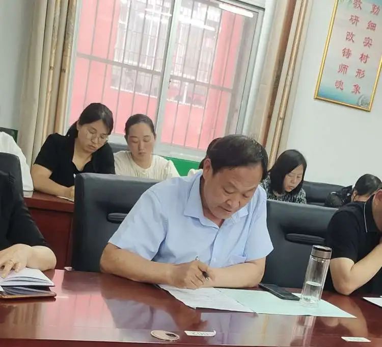 勤思精析知得失 精诚合力战中考——邓州市刘集一初中召开九年级二模分析会 第6张 勤思精析知得失 精诚合力战中考——邓州市刘集一初中召开九年级二模分析会 第6张