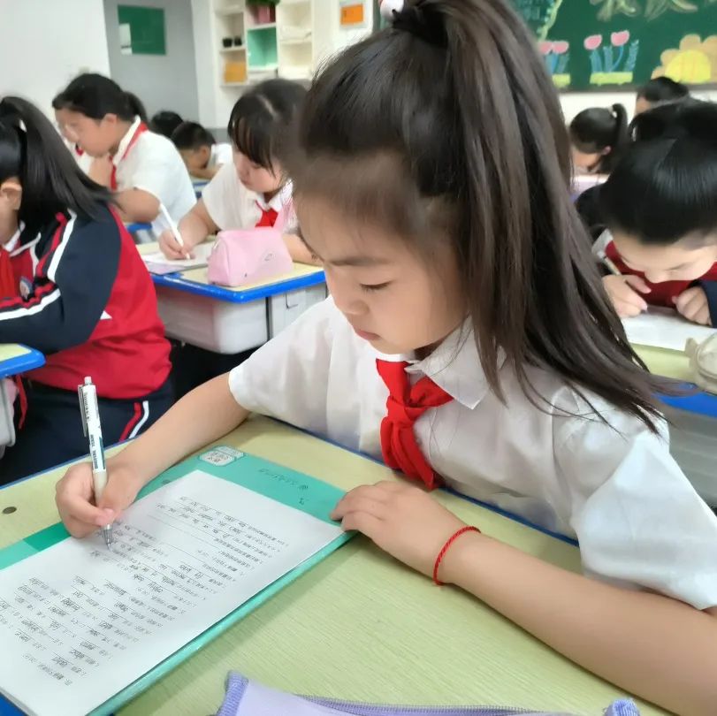 【故城县郑口第三小学·教学】以评激趣展风采 以评促学共成长——故城县郑口第三小学举行英语乐评活动 第18张 【故城县郑口第三小学·教学】以评激趣展风采 以评促学共成长——故城县郑口第三小学举行英语乐评活动 第18张
