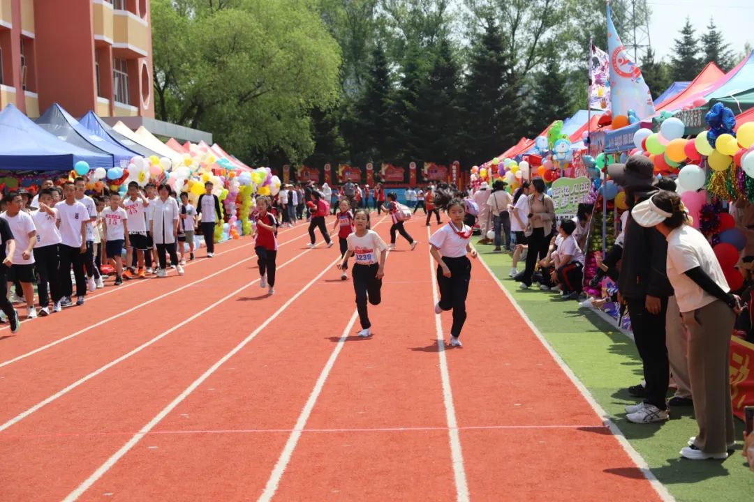 【第二实验小学·第二届体育艺术节】“体育强健体魄 艺术升华人生” 第二实验小学第二届体育艺术节 第9张 【第二实验小学·第二届体育艺术节】“体育强健体魄 艺术升华人生” 第二实验小学第二届体育艺术节 第9张