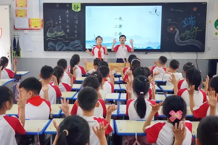 源汇区受降路小学:过端午佳节 诵中华经典 做有德之人——开展“我们的节日”主题教育活动 第15张 源汇区受降路小学:过端午佳节 诵中华经典 做有德之人——开展“我们的节日”主题教育活动 第15张