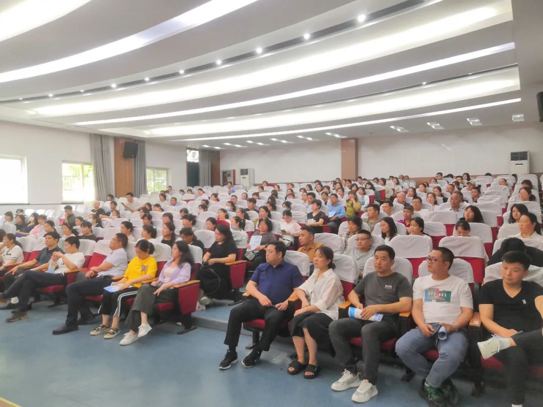仪征市大仪中学召开2024中考考前家庭教育指导和中考志愿填报会 第2张