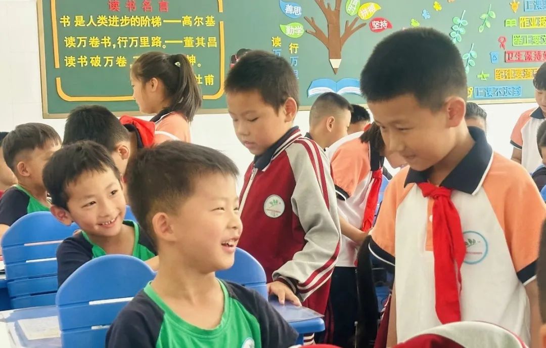 【幼小衔接2024(四)】你好·小学——潍水幼儿园大班级部幼儿到三台小学参观! 第20张 【幼小衔接2024(四)】你好·小学——潍水幼儿园大班级部幼儿到三台小学参观! 第20张