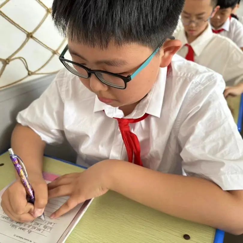 【故城县郑口第三小学·教学】以评激趣展风采 以评促学共成长——故城县郑口第三小学举行英语乐评活动 第17张 【故城县郑口第三小学·教学】以评激趣展风采 以评促学共成长——故城县郑口第三小学举行英语乐评活动 第17张