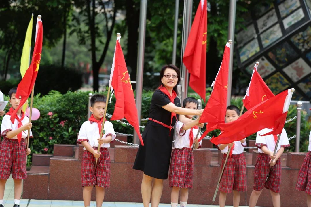 红领巾爱祖国——广州市花都区骏威小学2024年少先队新队员入队仪式 第22张 红领巾爱祖国——广州市花都区骏威小学2024年少先队新队员入队仪式 第22张