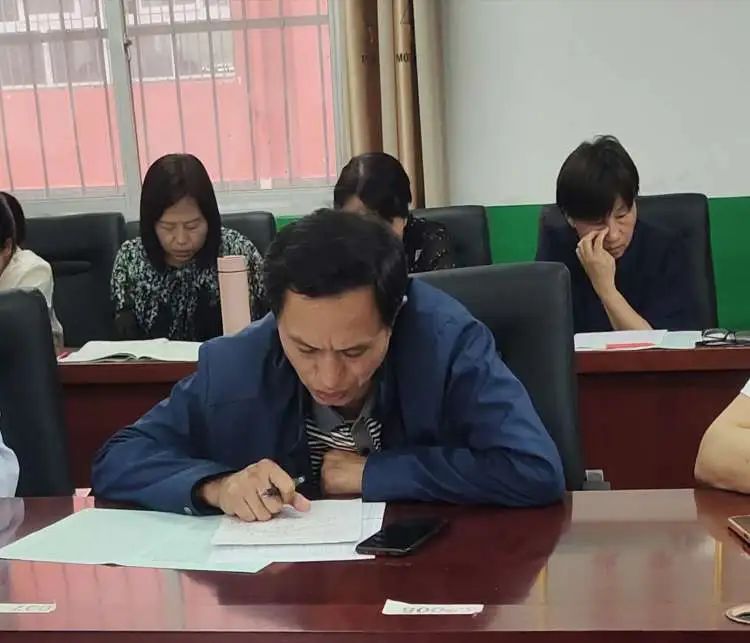 勤思精析知得失 精诚合力战中考——邓州市刘集一初中召开九年级二模分析会 第4张 勤思精析知得失 精诚合力战中考——邓州市刘集一初中召开九年级二模分析会 第4张