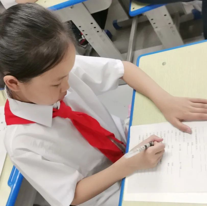 【故城县郑口第三小学·教学】以评激趣展风采 以评促学共成长——故城县郑口第三小学举行英语乐评活动 第16张 【故城县郑口第三小学·教学】以评激趣展风采 以评促学共成长——故城县郑口第三小学举行英语乐评活动 第16张