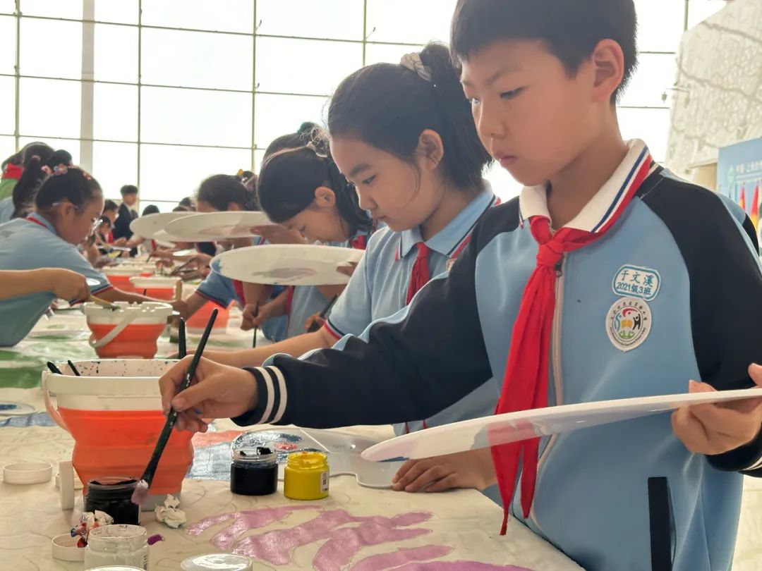 【全环境立德树人】上合示范区实验小学参加青岛市2024年“六五”环境日主题宣传活动 第7张 【全环境立德树人】上合示范区实验小学参加青岛市2024年“六五”环境日主题宣传活动 第7张