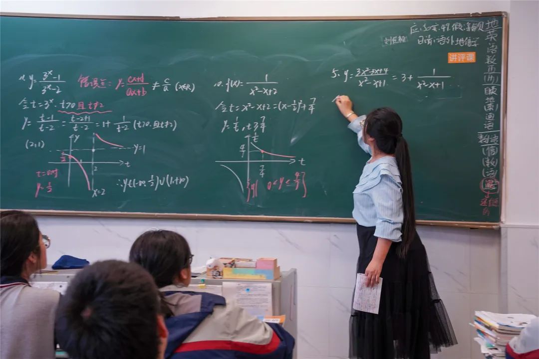 中考没上一批线,高考剑指重点大学!这所高中的目标墙亮了,他们的底气从何而来 第9张