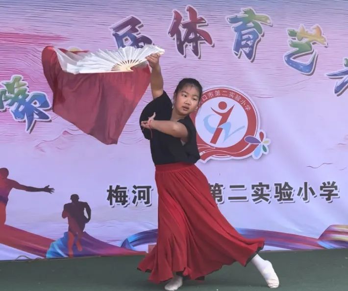 【第二实验小学·第二届体育艺术节】“体育强健体魄 艺术升华人生” 第二实验小学第二届体育艺术节 第28张 【第二实验小学·第二届体育艺术节】“体育强健体魄 艺术升华人生” 第二实验小学第二届体育艺术节 第28张
