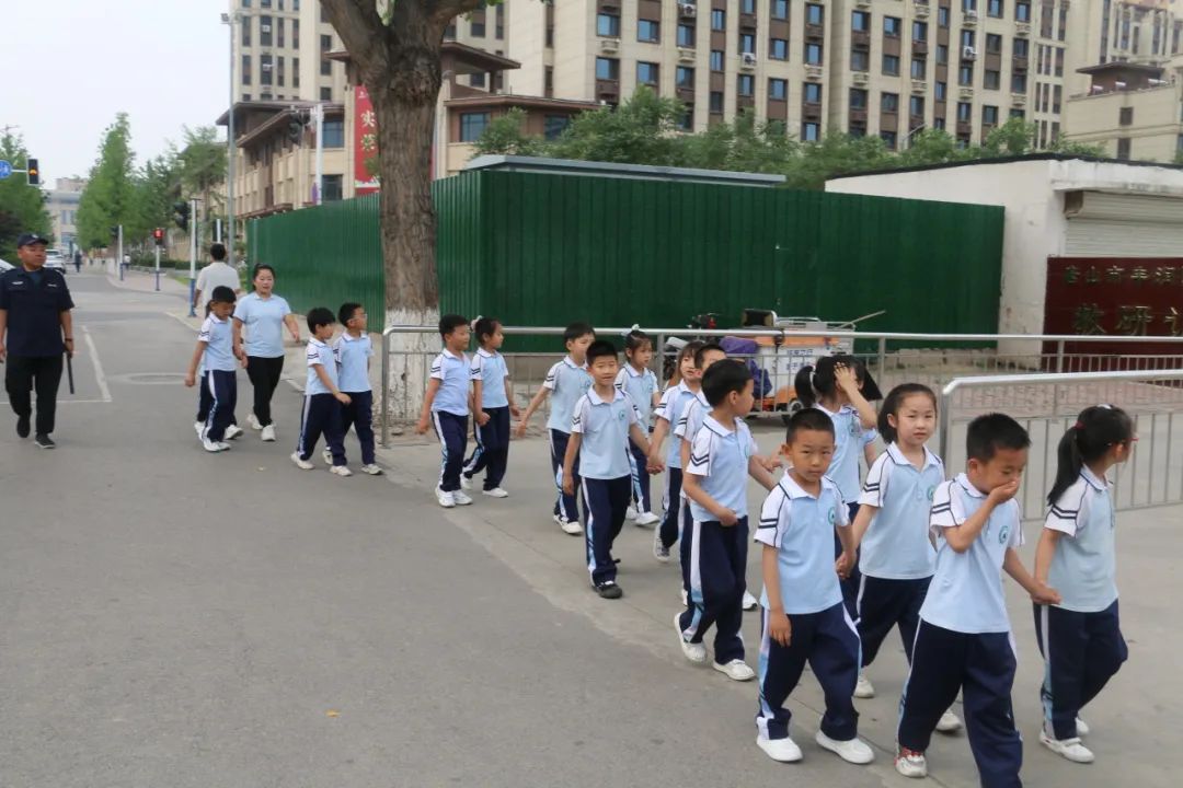 礼遇小学 筑梦成长——丰润区迎宾路幼儿园参观小学活动 第4张 礼遇小学 筑梦成长——丰润区迎宾路幼儿园参观小学活动 第4张