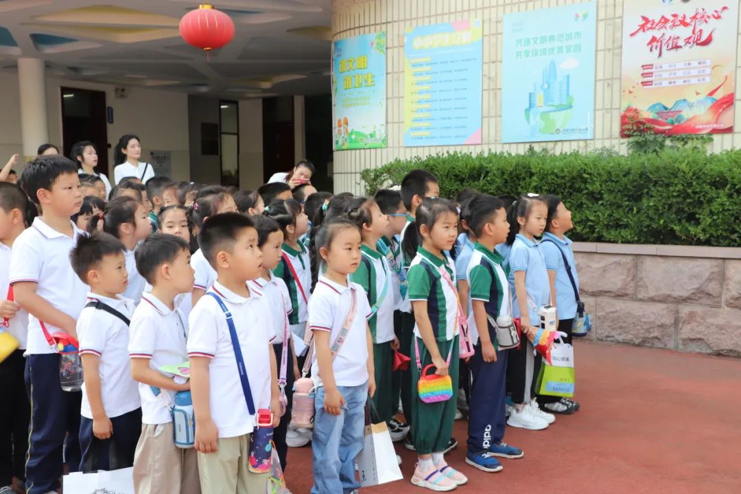 【幼小衔接】小学长啥样?我想去看看——济南市经五路幼儿园幼小衔接系列活动之走进小学 第38张 【幼小衔接】小学长啥样?我想去看看——济南市经五路幼儿园幼小衔接系列活动之走进小学 第38张