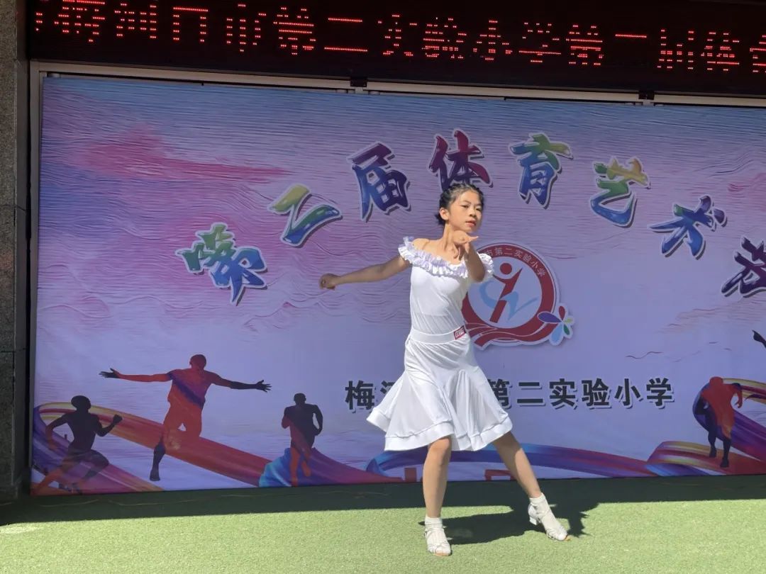 【第二实验小学·第二届体育艺术节】“体育强健体魄 艺术升华人生” 第二实验小学第二届体育艺术节 第36张 【第二实验小学·第二届体育艺术节】“体育强健体魄 艺术升华人生” 第二实验小学第二届体育艺术节 第36张