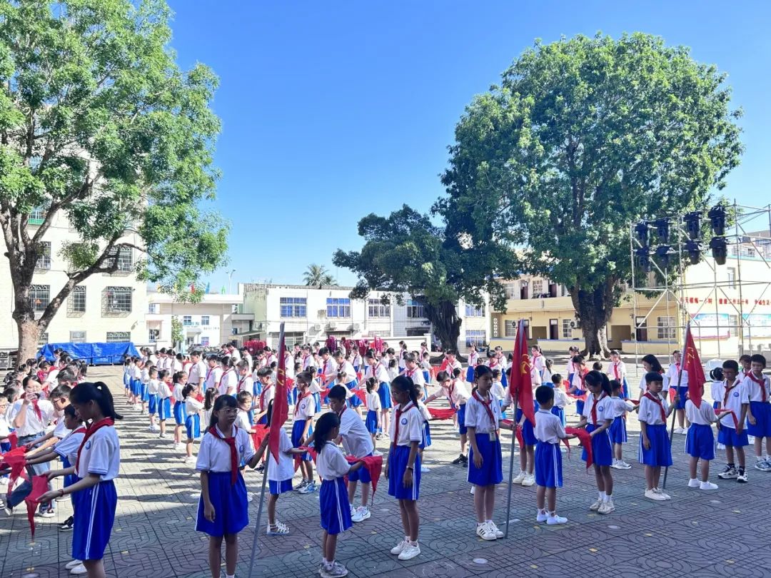 一场与小学的亲密对话——琼海市长坡镇中心幼儿园幼小衔接活动之参观小学 第40张 一场与小学的亲密对话——琼海市长坡镇中心幼儿园幼小衔接活动之参观小学 第40张