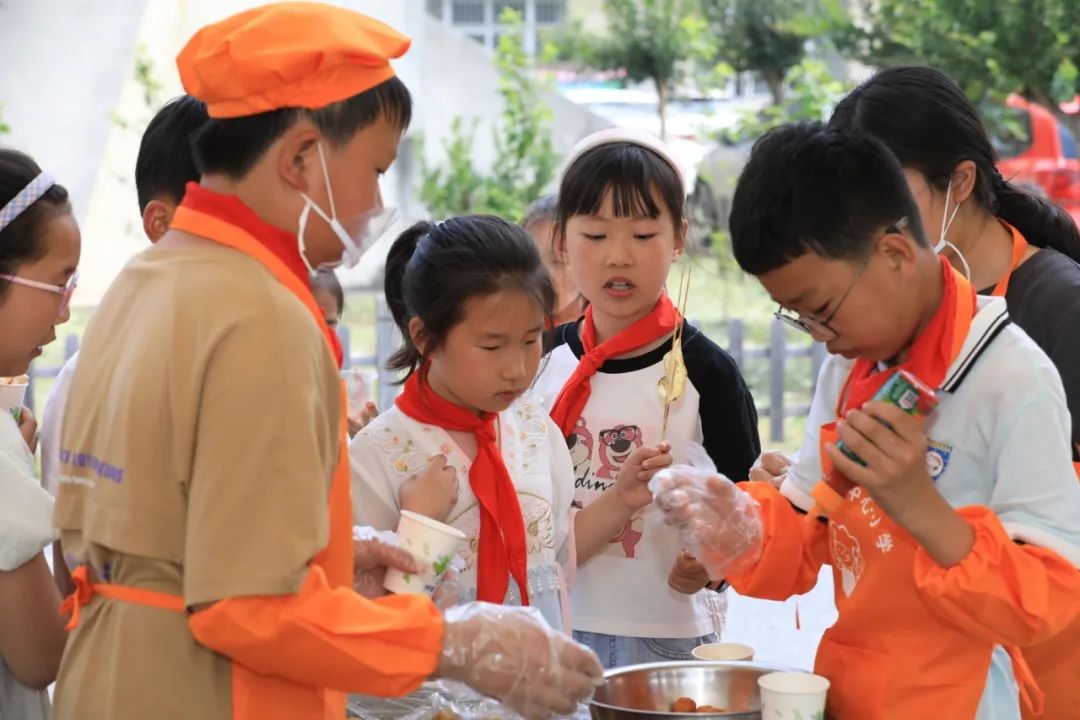 悦动田园 品味快乐——高安中心小学第二届校园美食节 第13张 悦动田园 品味快乐——高安中心小学第二届校园美食节 第13张