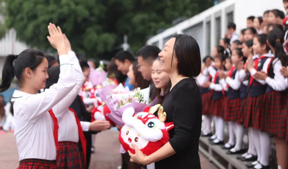 闪亮的日子 | 龙华中心小学“新百年 星教师”第八届班主任节 第11张 闪亮的日子 | 龙华中心小学“新百年 星教师”第八届班主任节 第11张