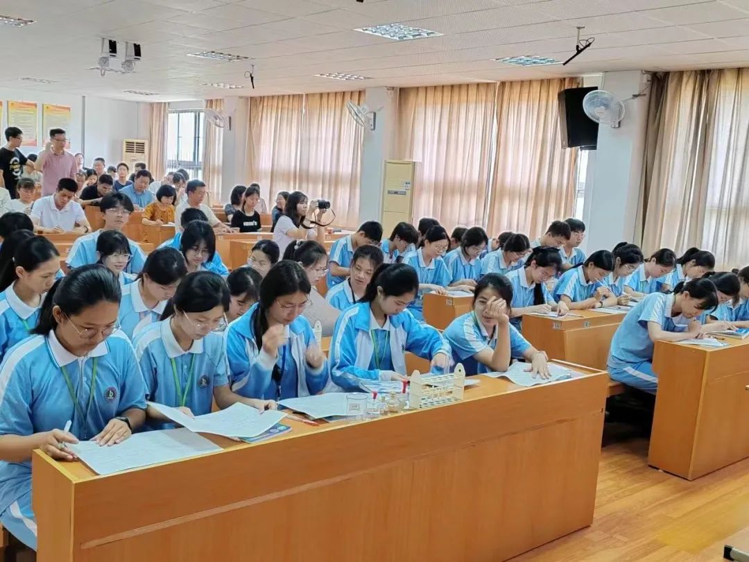 备战中考,共研有效复习——潮阳区初三化学、英语公开课在我校举行 第2张 备战中考,共研有效复习——潮阳区初三化学、英语公开课在我校举行 第2张