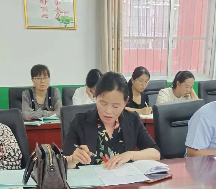 勤思精析知得失 精诚合力战中考——邓州市刘集一初中召开九年级二模分析会 第7张 勤思精析知得失 精诚合力战中考——邓州市刘集一初中召开九年级二模分析会 第7张
