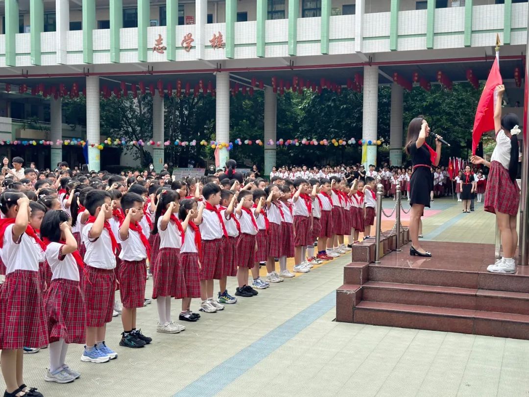 红领巾爱祖国——广州市花都区骏威小学2024年少先队新队员入队仪式 第18张 红领巾爱祖国——广州市花都区骏威小学2024年少先队新队员入队仪式 第18张