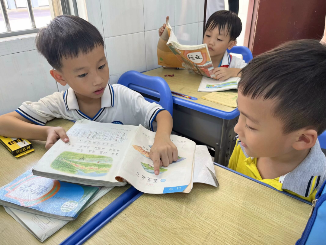 一场与小学的亲密对话——琼海市长坡镇中心幼儿园幼小衔接活动之参观小学 第52张 一场与小学的亲密对话——琼海市长坡镇中心幼儿园幼小衔接活动之参观小学 第52张
