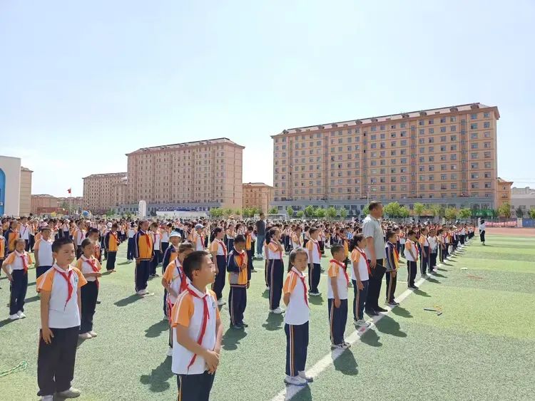 端午情浓 粽子寄思——锡林浩特市第十二小学端午节主题升旗仪式 第13张 端午情浓 粽子寄思——锡林浩特市第十二小学端午节主题升旗仪式 第13张