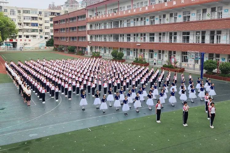 源汇区受降路小学:过端午佳节 诵中华经典 做有德之人——开展“我们的节日”主题教育活动 第7张 源汇区受降路小学:过端午佳节 诵中华经典 做有德之人——开展“我们的节日”主题教育活动 第7张