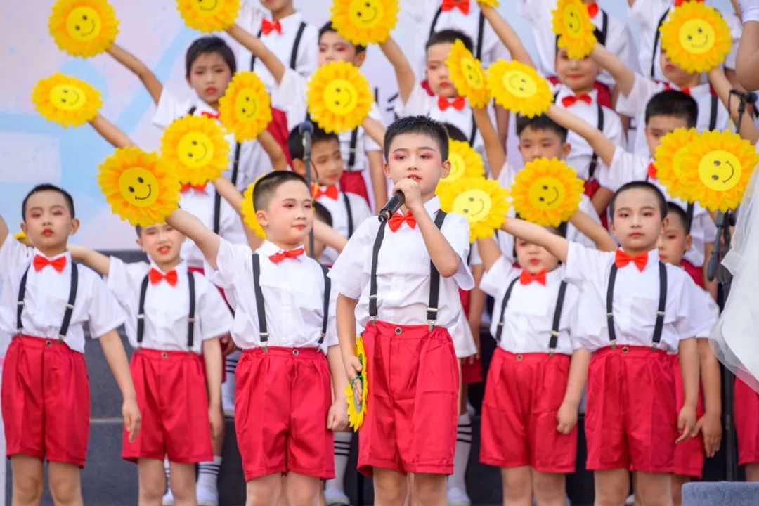 南充市西河路小学:童年印象 艺美繁春——第二十四届校园艺术节暨学科融合成果展演 第35张 南充市西河路小学:童年印象 艺美繁春——第二十四届校园艺术节暨学科融合成果展演 第35张