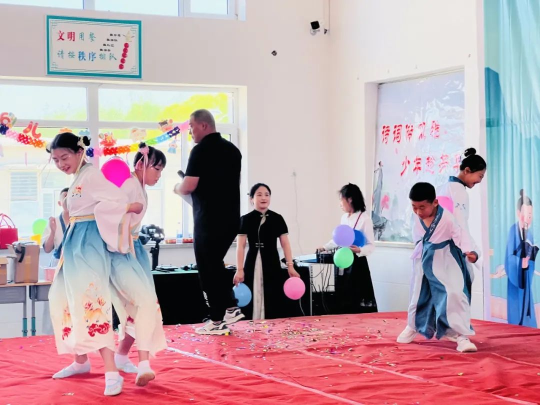 平安地小学“诵千年经典 品中华诗韵”古诗词诵读暨庆六一校园文化艺术节. 第21张 平安地小学“诵千年经典 品中华诗韵”古诗词诵读暨庆六一校园文化艺术节. 第21张