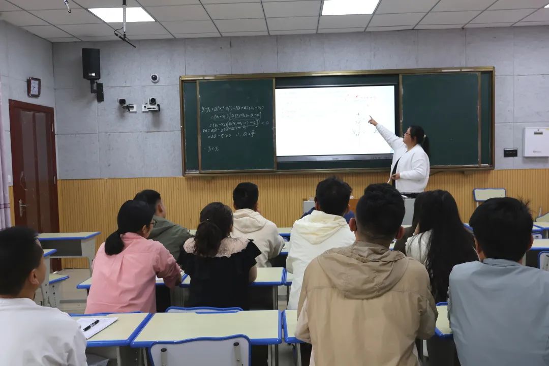我校数学教研组开展“数学学科备考中考”讲座暨研讨会 第2张