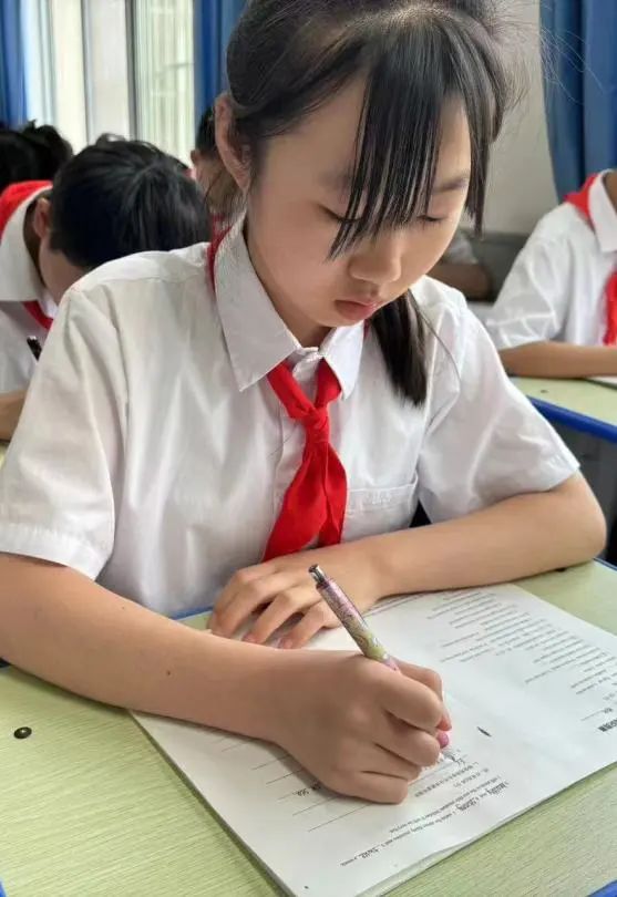 【故城县郑口第三小学·教学】以评激趣展风采 以评促学共成长——故城县郑口第三小学举行英语乐评活动 第12张 【故城县郑口第三小学·教学】以评激趣展风采 以评促学共成长——故城县郑口第三小学举行英语乐评活动 第12张