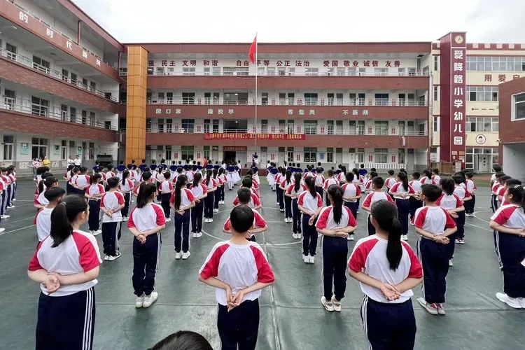 源汇区受降路小学:过端午佳节 诵中华经典 做有德之人——开展“我们的节日”主题教育活动 第4张 源汇区受降路小学:过端午佳节 诵中华经典 做有德之人——开展“我们的节日”主题教育活动 第4张