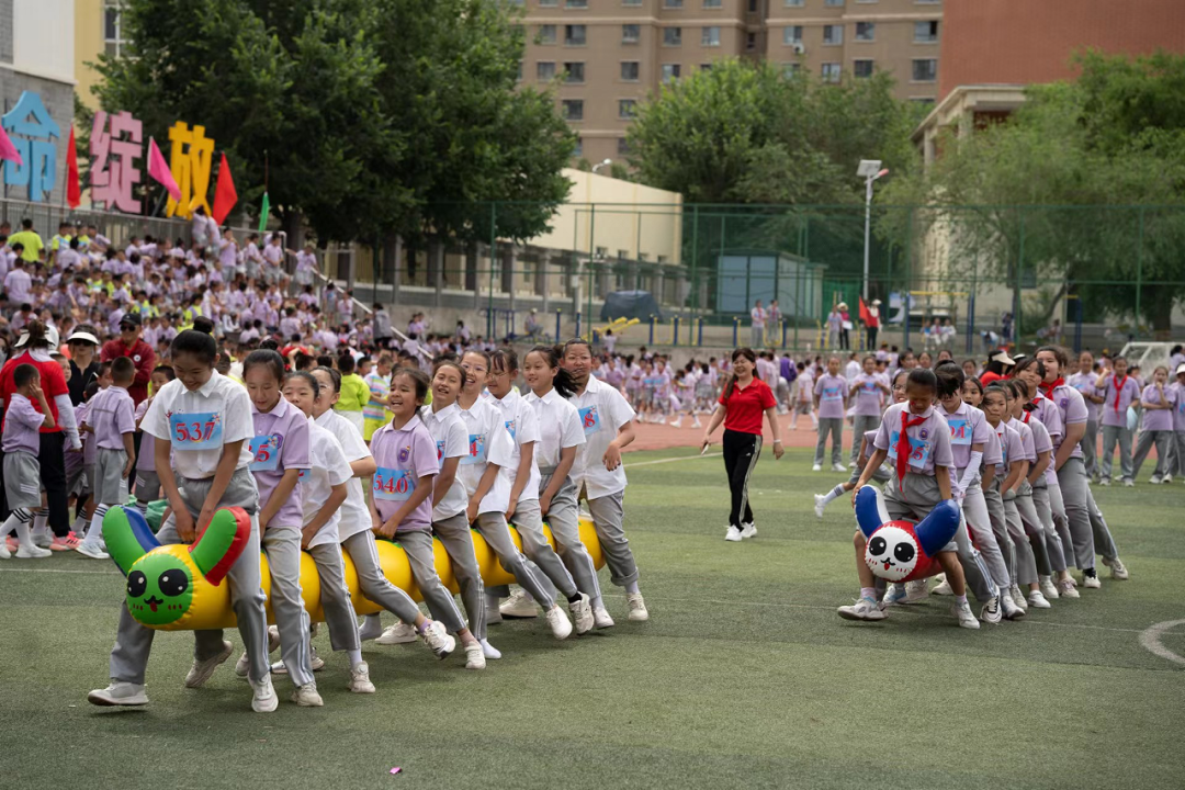 阜康市第五小学集团校开展第九届“少年儿童心向党 我与祖国共成长”“我是小小石榴籽·悦动艺术节”暨运动会活动 第9张 阜康市第五小学集团校开展第九届“少年儿童心向党 我与祖国共成长”“我是小小石榴籽·悦动艺术节”暨运动会活动 第9张