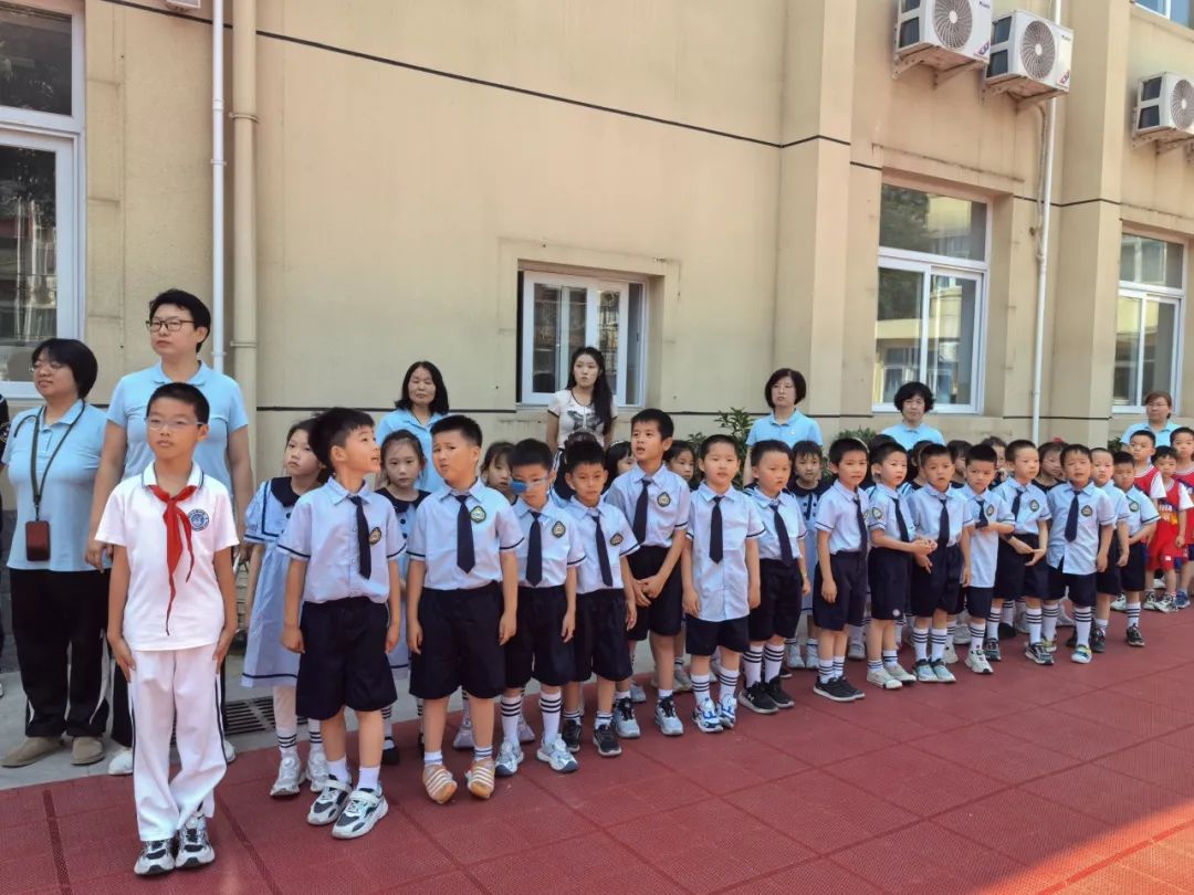 【幼小衔接 探秘小学】——北京中铁信达经贸有限公司幼儿园大班幼儿参观椿树馆小学活动 第12张 【幼小衔接 探秘小学】——北京中铁信达经贸有限公司幼儿园大班幼儿参观椿树馆小学活动 第12张