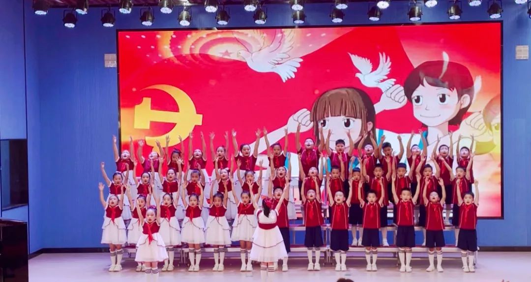 【黄山·喜报】黄山中心小学在全国第八届中小学艺术展演——云龙区“阳光下成长”合唱比赛中获得“最佳表演奖” “优秀组织奖”的好成绩 第6张 【黄山·喜报】黄山中心小学在全国第八届中小学艺术展演——云龙区“阳光下成长”合唱比赛中获得“最佳表演奖” “优秀组织奖”的好成绩 第6张