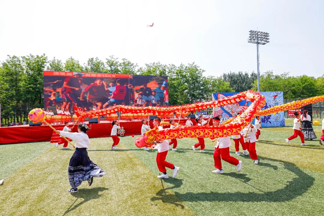 【文化 • 关注】和平区文化路小学“辰龙醒狮”展演在和平区风筝节闭幕仪式上开场表演 第12张 【文化 • 关注】和平区文化路小学“辰龙醒狮”展演在和平区风筝节闭幕仪式上开场表演 第12张
