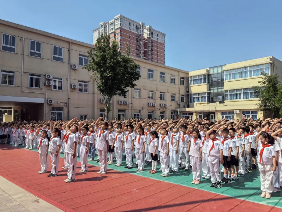 【幼小衔接 探秘小学】——北京中铁信达经贸有限公司幼儿园大班幼儿参观椿树馆小学活动 第10张 【幼小衔接 探秘小学】——北京中铁信达经贸有限公司幼儿园大班幼儿参观椿树馆小学活动 第10张