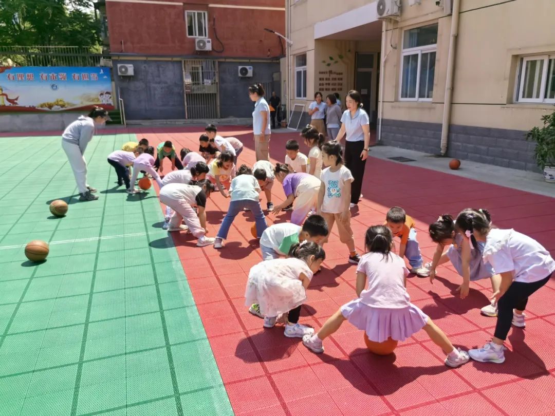 【幼小衔接 探秘小学】——北京中铁信达经贸有限公司幼儿园大班幼儿参观椿树馆小学活动 第26张 【幼小衔接 探秘小学】——北京中铁信达经贸有限公司幼儿园大班幼儿参观椿树馆小学活动 第26张