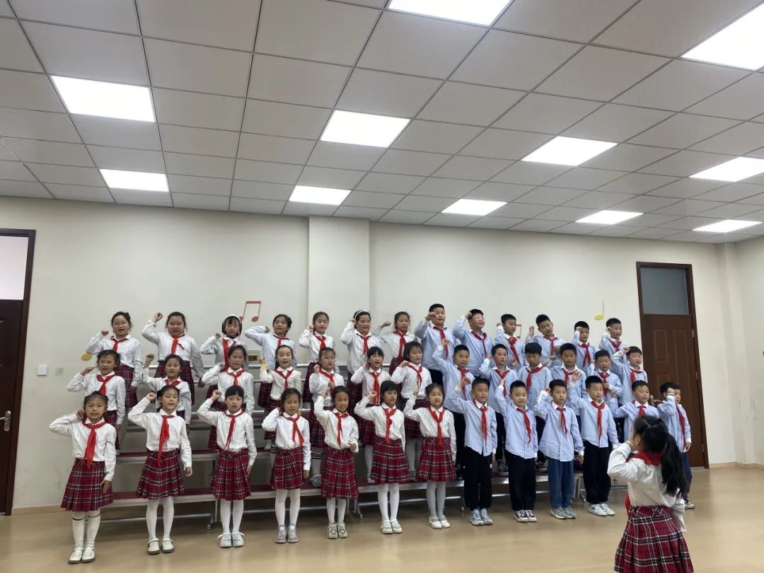 【黄山·喜报】黄山中心小学在全国第八届中小学艺术展演——云龙区“阳光下成长”合唱比赛中获得“最佳表演奖” “优秀组织奖”的好成绩 第5张 【黄山·喜报】黄山中心小学在全国第八届中小学艺术展演——云龙区“阳光下成长”合唱比赛中获得“最佳表演奖” “优秀组织奖”的好成绩 第5张