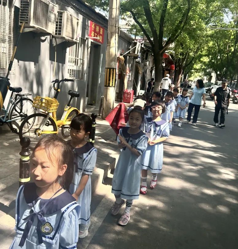 【幼小衔接 探秘小学】——北京中铁信达经贸有限公司幼儿园大班幼儿参观椿树馆小学活动 第7张 【幼小衔接 探秘小学】——北京中铁信达经贸有限公司幼儿园大班幼儿参观椿树馆小学活动 第7张