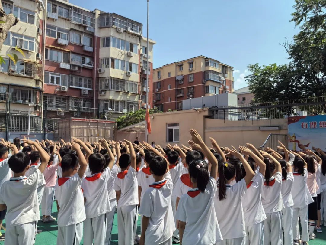 【幼小衔接 探秘小学】——北京中铁信达经贸有限公司幼儿园大班幼儿参观椿树馆小学活动 第13张 【幼小衔接 探秘小学】——北京中铁信达经贸有限公司幼儿园大班幼儿参观椿树馆小学活动 第13张