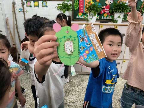 【黄杨梅小学 | 爱尚阅读】“品”书香 •“阅”成长——一年级组读书月系列活动第二辑 第7张 【黄杨梅小学 | 爱尚阅读】“品”书香 •“阅”成长——一年级组读书月系列活动第二辑 第7张